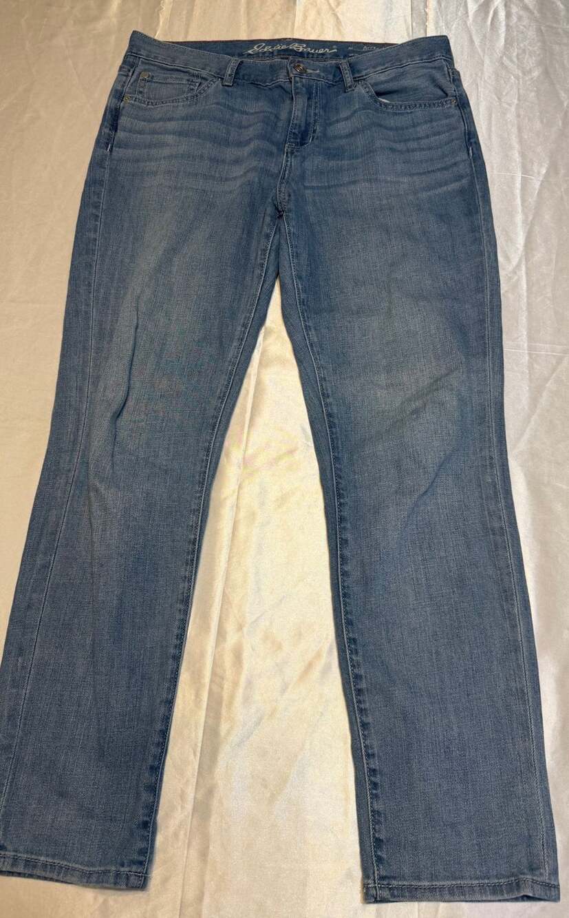 Eddie Bauer Women's Boyfriend Slim Jeans Light Wash Size P4
